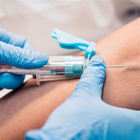 can a phlebotomist start an iv in florida